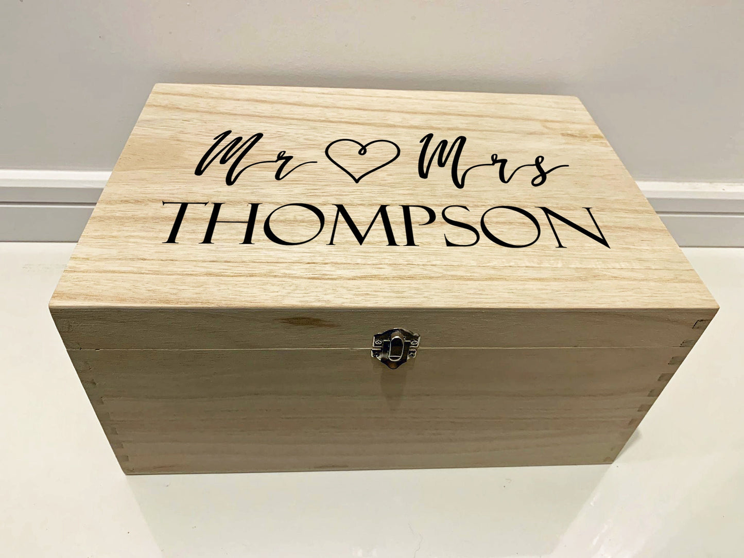 Resplendent Aurora | Personalised Mr and Mrs Wedding Keepsake Box with Heart